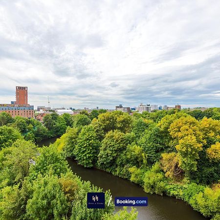 Cosy Mcr 1 Bedroom Apartment By Host A Home Short Lets & Serviced Accommodation Manchester With Balcony Exterior photo