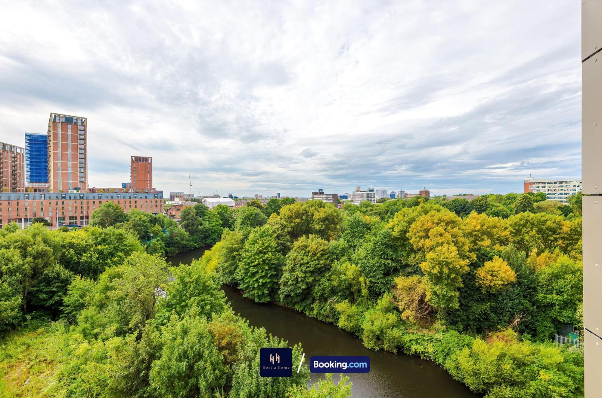 Cosy Mcr 1 Bedroom Apartment By Host A Home Short Lets & Serviced Accommodation Manchester With Balcony Exterior photo