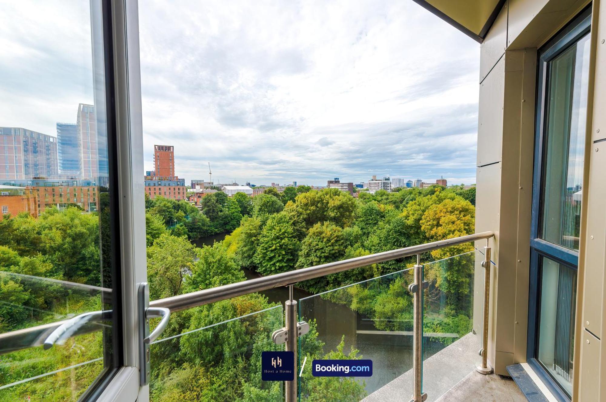 Cosy Mcr 1 Bedroom Apartment By Host A Home Short Lets & Serviced Accommodation Manchester With Balcony Exterior photo