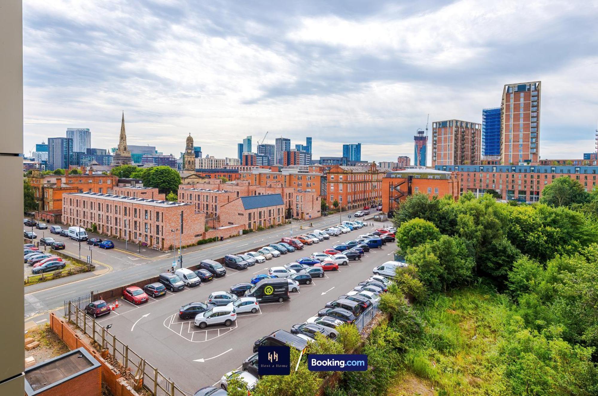 Cosy Mcr 1 Bedroom Apartment By Host A Home Short Lets & Serviced Accommodation Manchester With Balcony Exterior photo