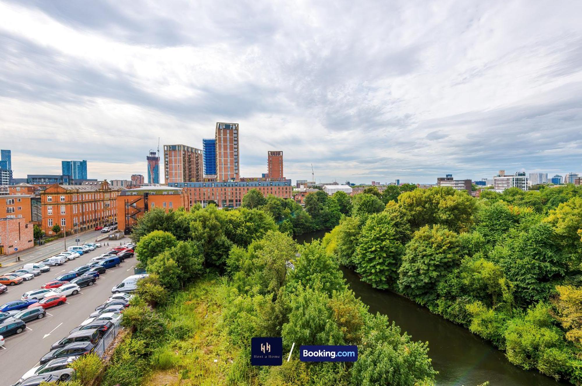 Cosy Mcr 1 Bedroom Apartment By Host A Home Short Lets & Serviced Accommodation Manchester With Balcony Exterior photo