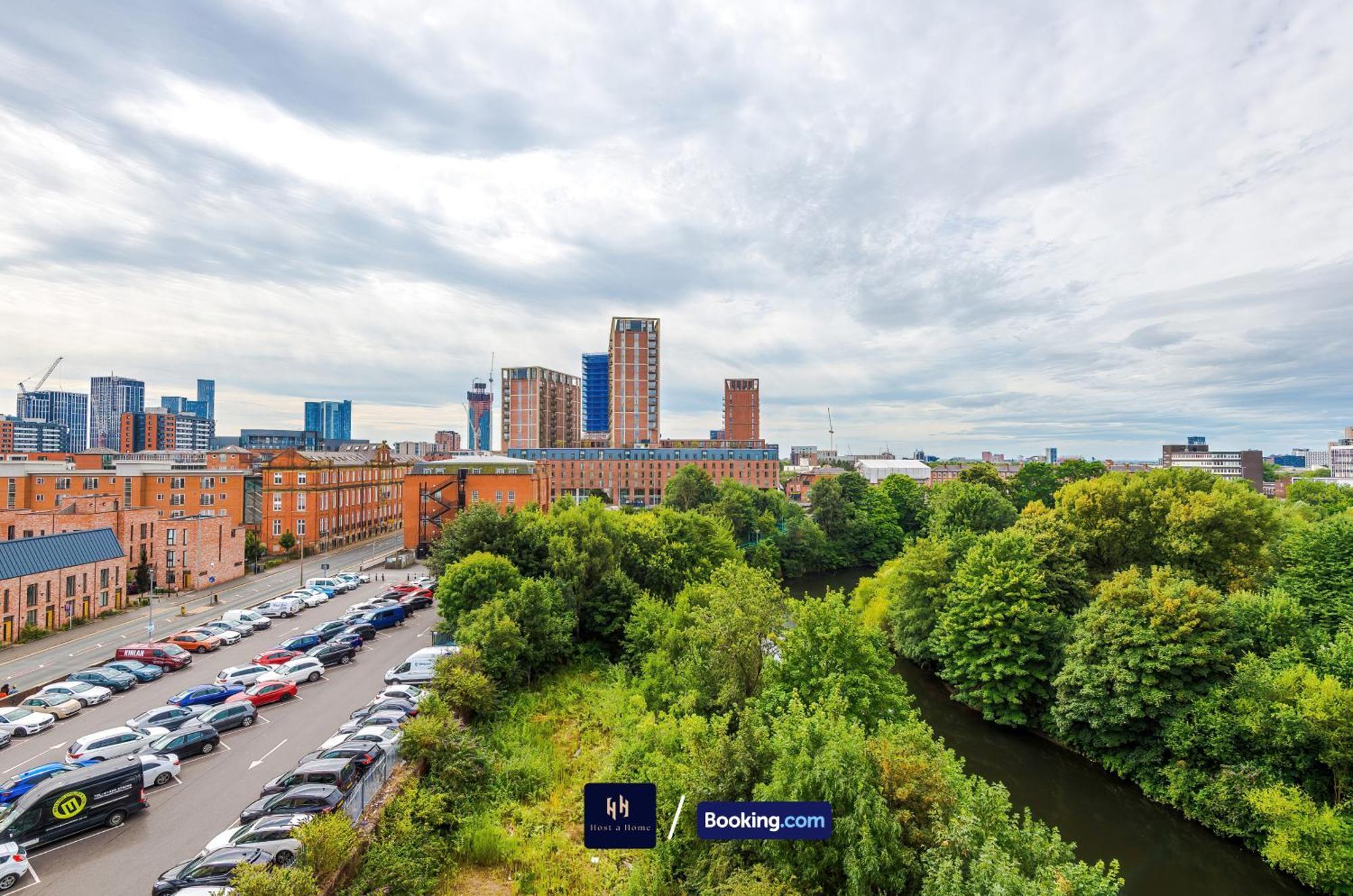 Cosy Mcr 1 Bedroom Apartment By Host A Home Short Lets & Serviced Accommodation Manchester With Balcony Exterior photo