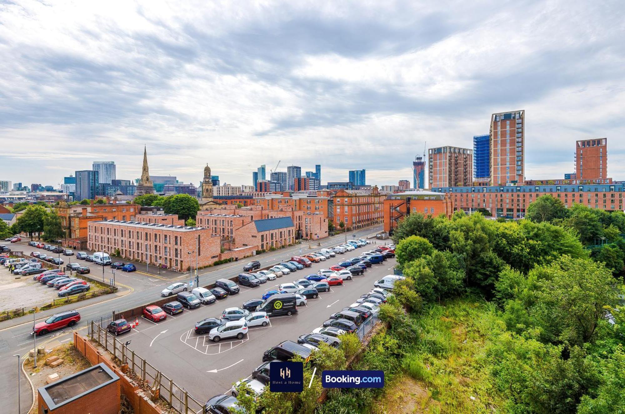 Cosy Mcr 1 Bedroom Apartment By Host A Home Short Lets & Serviced Accommodation Manchester With Balcony Exterior photo