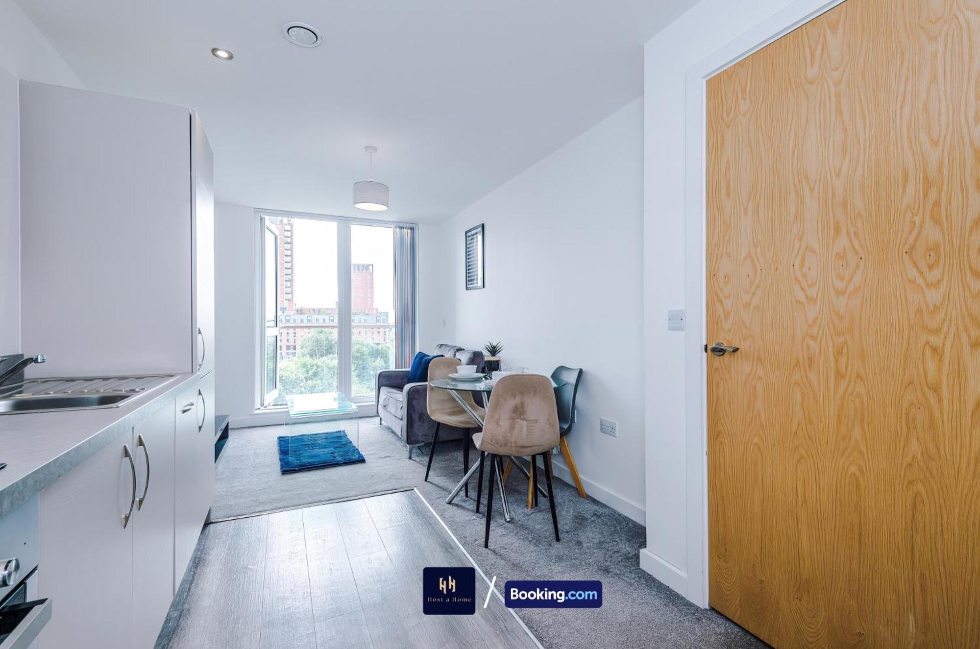 Cosy Mcr 1 Bedroom Apartment By Host A Home Short Lets & Serviced Accommodation Manchester With Balcony Exterior photo