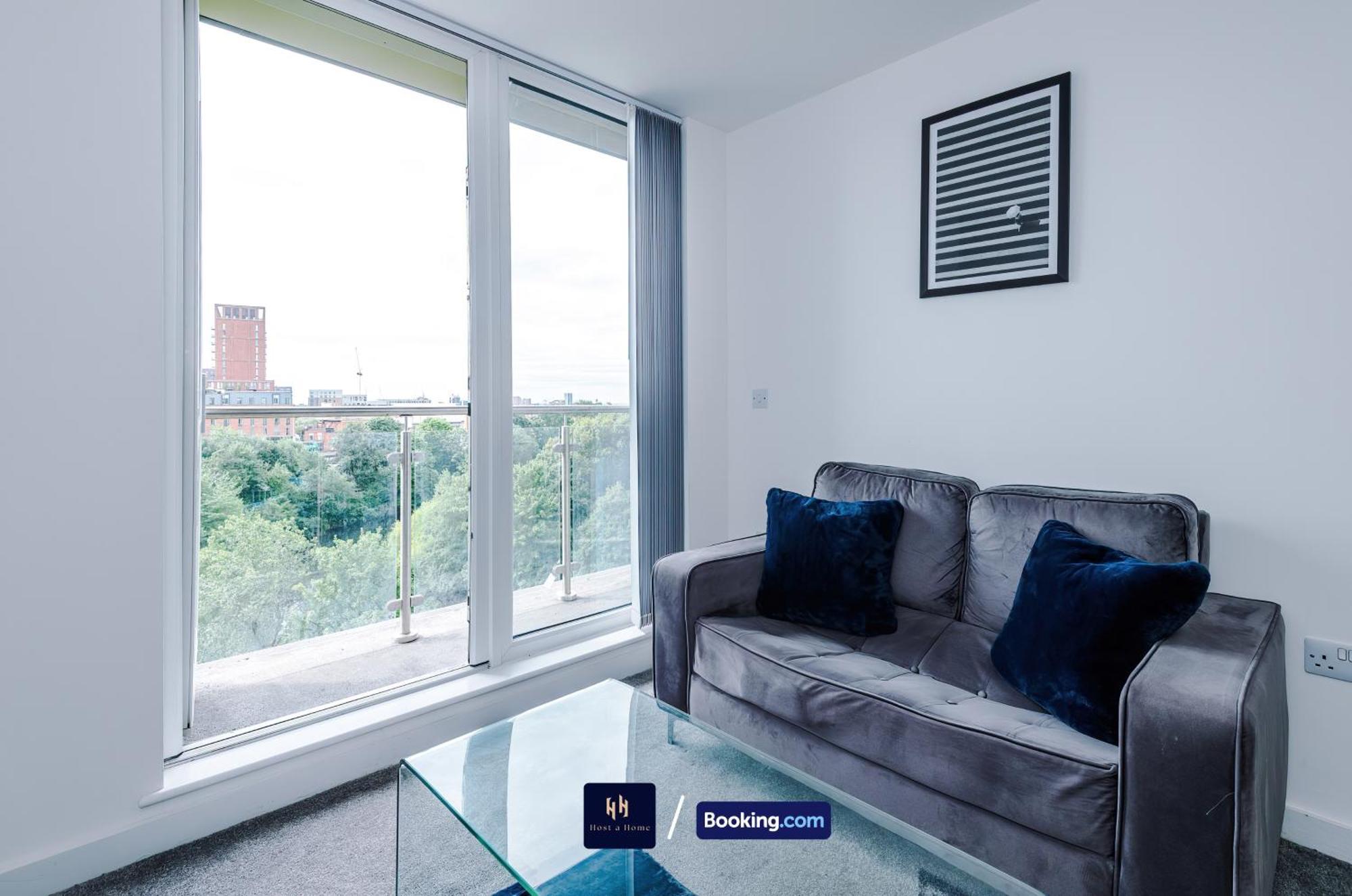 Cosy Mcr 1 Bedroom Apartment By Host A Home Short Lets & Serviced Accommodation Manchester With Balcony Exterior photo