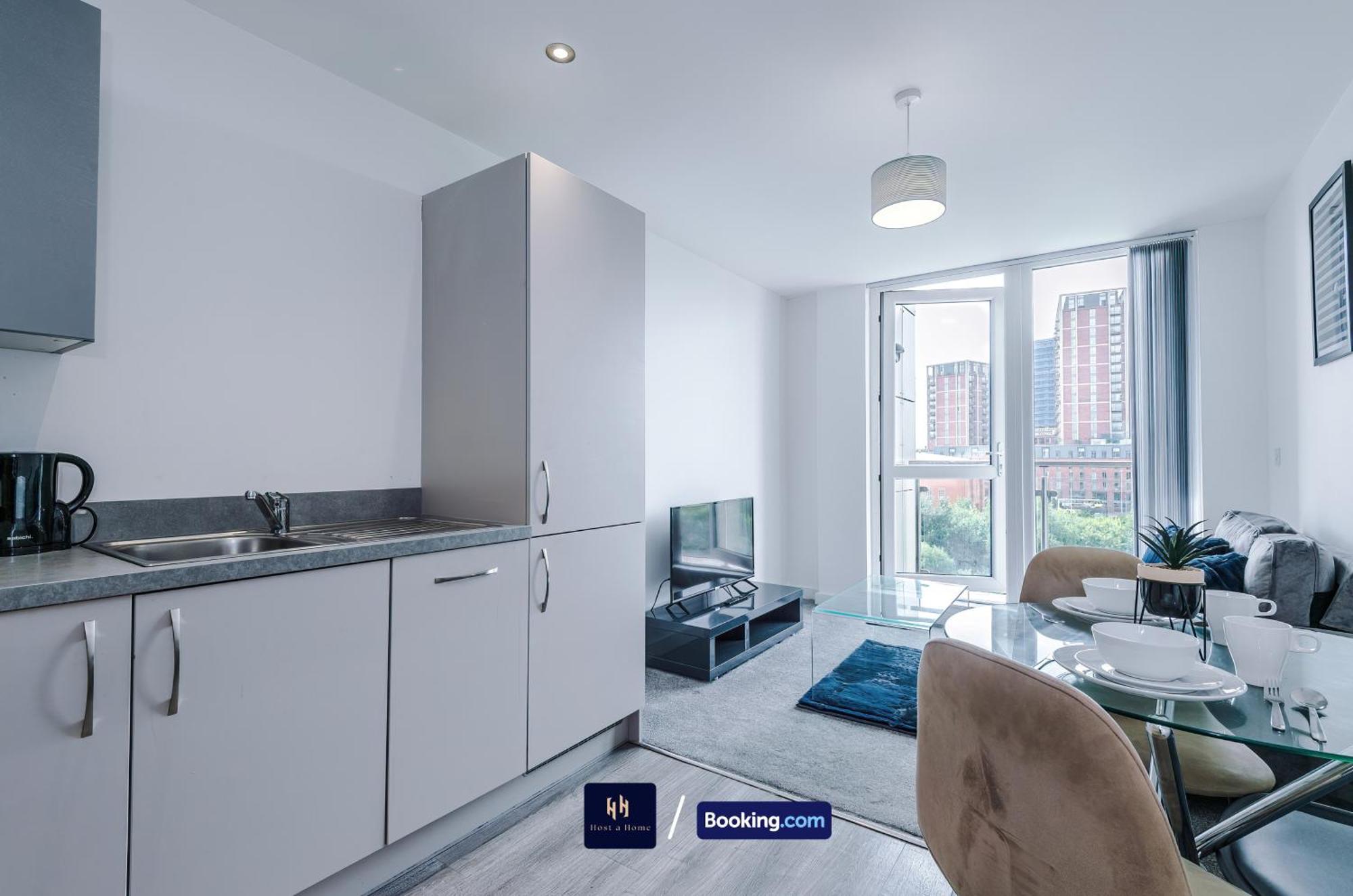 Cosy Mcr 1 Bedroom Apartment By Host A Home Short Lets & Serviced Accommodation Manchester With Balcony Exterior photo