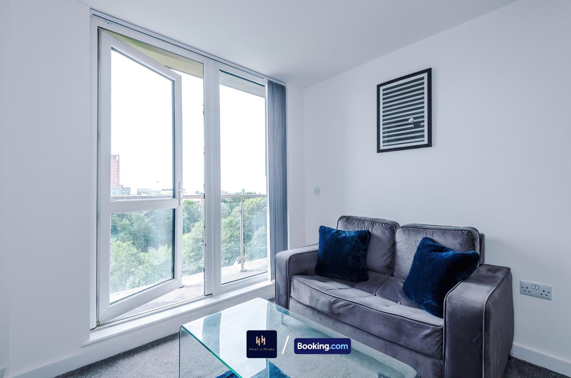 Cosy Mcr 1 Bedroom Apartment By Host A Home Short Lets & Serviced Accommodation Manchester With Balcony Exterior photo