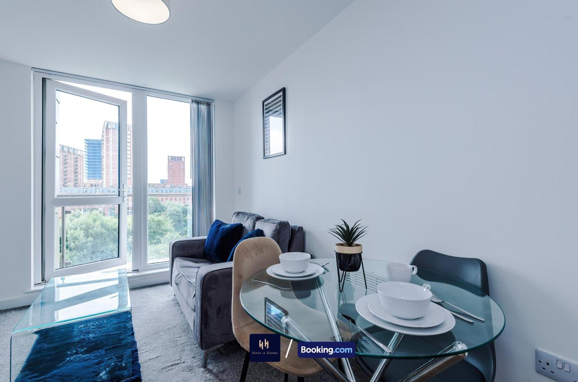 Cosy Mcr 1 Bedroom Apartment By Host A Home Short Lets & Serviced Accommodation Manchester With Balcony Exterior photo