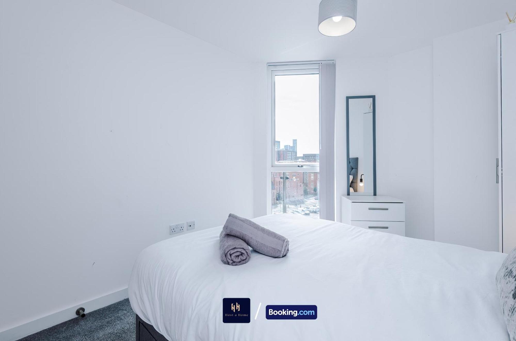 Cosy Mcr 1 Bedroom Apartment By Host A Home Short Lets & Serviced Accommodation Manchester With Balcony Exterior photo